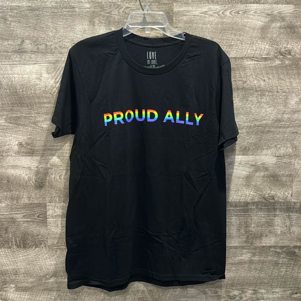 Love is Love NWT Mens Graphic Short Sleeves Tee in 100% Cotton.